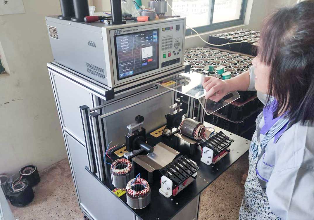 交流水泵電機定子測試臺應用現(xiàn)場—艾普智能.jpg