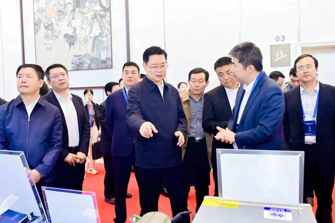 AIP受邀參加青島市新能源汽車產(chǎn)業(yè)鏈供需對(duì)接大會(huì)—AIP艾普.jpg