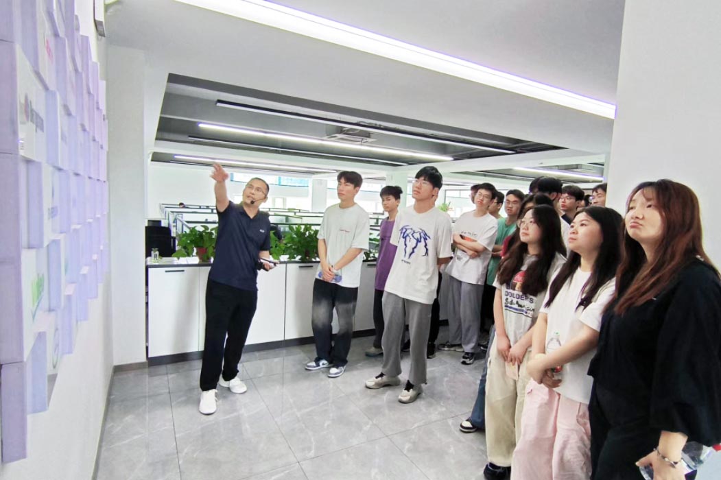 中國石油大學(xué)（華東）師生走進艾普智能，攜手共促產(chǎn)學(xué)研深度融合
